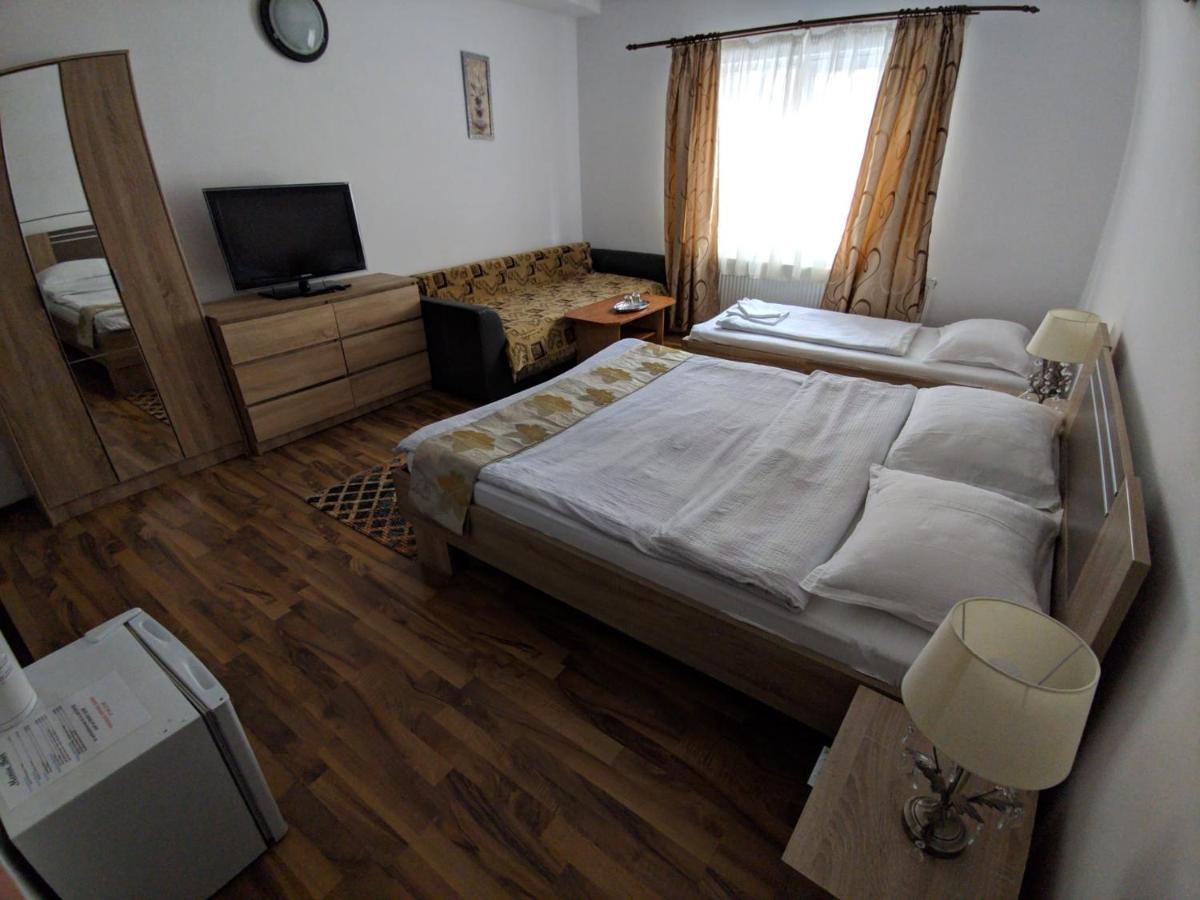 Pension Casa Samurai Braşov Exteriör bild