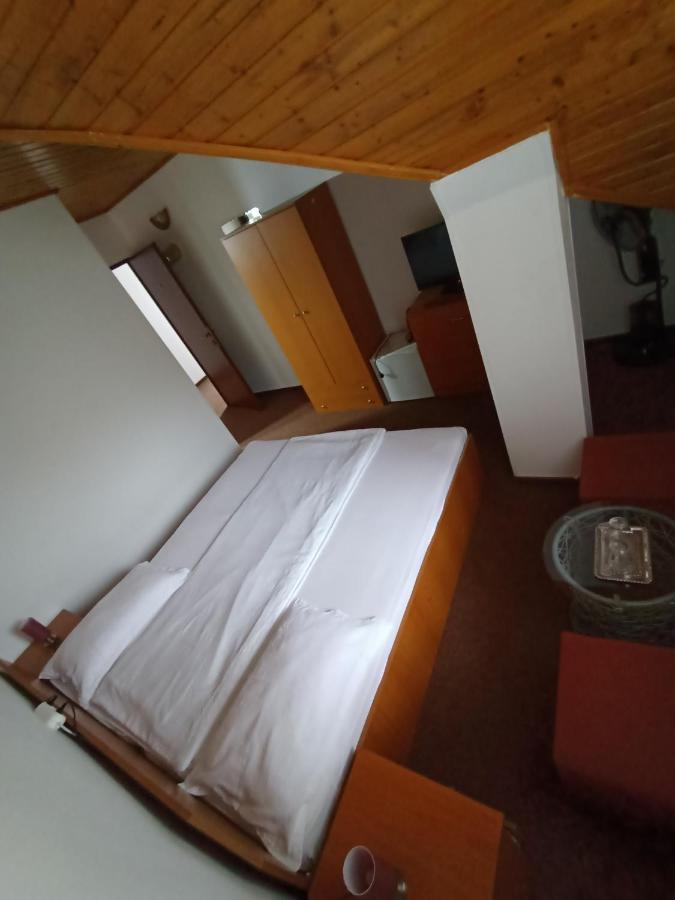 Pension Casa Samurai Braşov Exteriör bild
