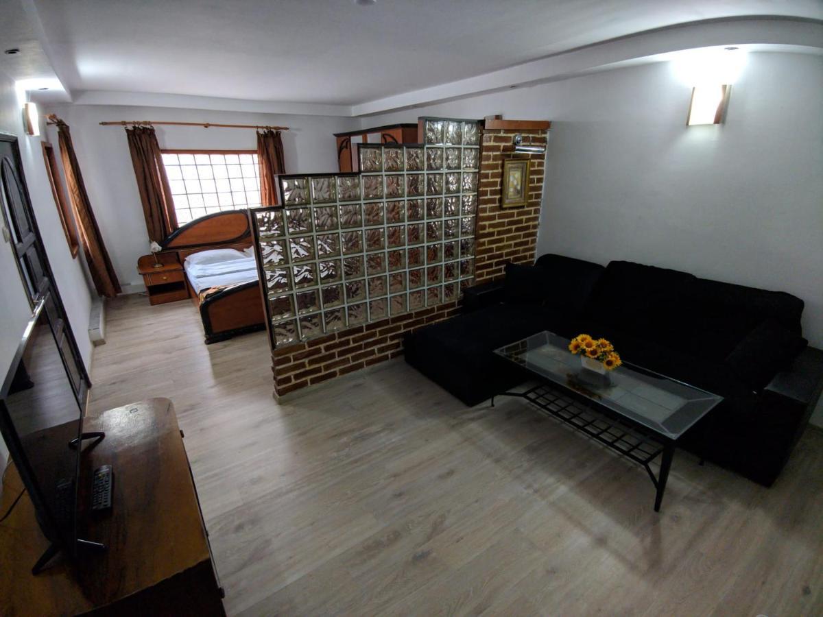 Pension Casa Samurai Braşov Exteriör bild