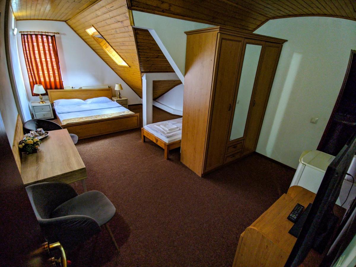 Pension Casa Samurai Braşov Exteriör bild